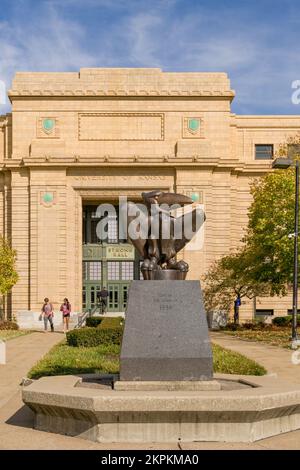 LAWRENCE, KS, USA - NOVEMBER 2, 2022: Unidentified individuals and Strong Hall on the campus of the University of Kansas. Stock Photo