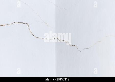 A wall that needs urgent repair. A lot of cracks have formed on old wall in room, which need to be to putty Stock Photo