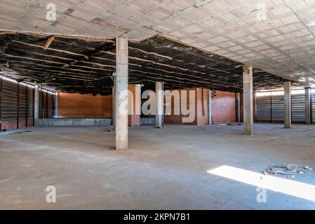 Interior view of unfurbished commercial space ready for rental in a new building Stock Photo