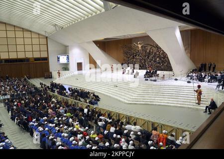 Rome, Italy. 28th Nov, 2022. Pope Francis meets 6,000 students and teachers belonging to the National Network of Peace Schools from all over Italy as part of the National Civic Education program called For Peace with Care Editorial Usage Only Credit: Independent Photo Agency/Alamy Live News Stock Photo