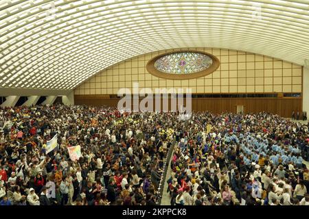 Rome, Italy. 28th Nov, 2022. Pope Francis meets 6,000 students and teachers belonging to the National Network of Peace Schools from all over Italy as part of the National Civic Education program called For Peace with Care Editorial Usage Only Credit: Independent Photo Agency/Alamy Live News Stock Photo