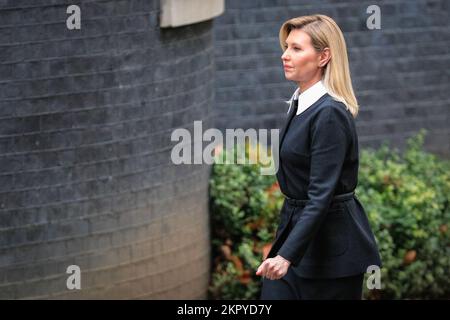 London, UK. 28th Nov, 2022. Olena Zelenska, wife of President Zelensky of the Ukraine, walks up the road before a visit to Downing Street today. She is welcomed to Downing Street by Akshata Murthy, PM Rishi Sunak's wife. Credit: Imageplotter/Alamy Live News Stock Photo
