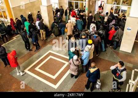 The inahabitants of Kherson have been ordered to evacuate the city. The ...