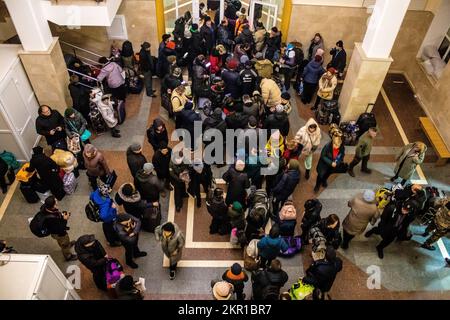 The inahabitants of Kherson have been ordered to evacuate the city. The ...