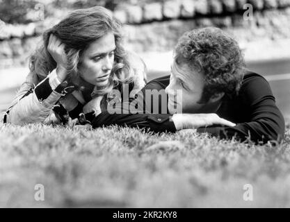 Lauren Hutton, James Caan, on-set of the Film, 'The Gambler', Paramount Pictures, 1974 Stock Photo