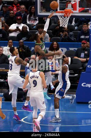 Minnesota Timberwolves guard D'Angelo Russell (0) shoots over Los ...