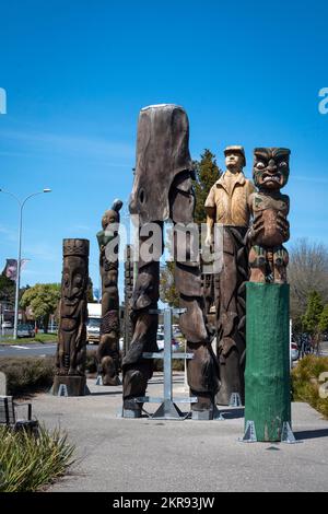 Talking Poles, The Pine Man, carved wooden statues in Tokoroa, Waikato, North Island, New Zealand Stock Photo