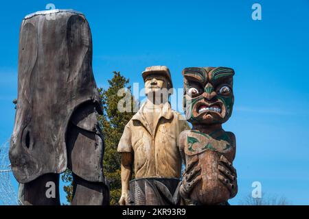 Talking Poles, The Pine Man, carved wooden statues in Tokoroa, Waikato, North Island, New Zealand Stock Photo