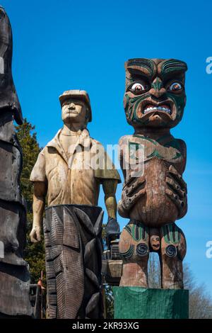 Talking Poles, The Pine Man, carved wooden statues in Tokoroa, Waikato, North Island, New Zealand Stock Photo