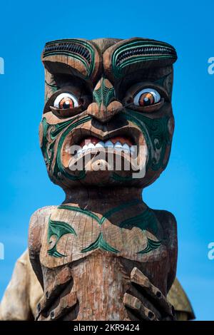 Talking Poles, The Pine Man, carved wooden statues in Tokoroa, Waikato, North Island, New Zealand Stock Photo