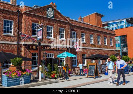 Old Customs House Pub On Gunwharf Quay, Portsmouth Harbour, Hampshire ...