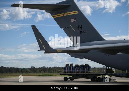 Soldiers assigned to the Royal Australian Army 176th Air Dispatch Squadron load cargo onto a U.S. Air Force C-17 Globemaster III during Exercise Global Dexterity at RAAF Base Amberley, Queensland, Nov. 16, 2022. Exercise Global Dexterity 2022 is being conducted at RAAF Base Amberley, and is designed to help develop the bilateral tactical airlift and airdrop capabilities of the United States Air Force (USAF) and the Royal Australian Air Force (RAAF). Both the United States and Australia rely on the C-17A to provide strategic and tactical airlift across the Indo-Pacific region, with its ability Stock Photo