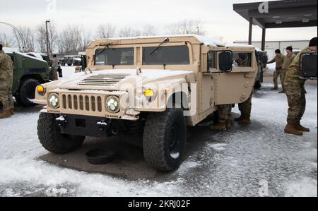 Soldiers from 2nd Squadron, 101st Cavalry Regiment inspect and prepare humvees before being activated for state active duty (SAD), Nov 18, 2022, Niagara Falls Air Reserve Station, Niagara Falls, NY. 60 Soldiers and Airmen were placed on standby at the direction of NY Gov. Kathy Hochul, in response to severe winter weather in Western New York. Air National Guard photo by 1st Lt. Jason Carr. Stock Photo