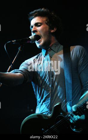 ROSS MILLARD, FUTUREHEADS, YOUNG, 2005: Ross Millard, singer and guitarist of the Futureheads on the NME Tour at Cardiff University, February 6 2005. Photograph: ROB WATKINS.  INFO: The Futureheads are a British rock band formed in 2000 in Sunderland. Known for their energetic, post-punk revival sound and catchy melodies, they gained prominence with their self-titled debut album and hits like 'Hounds of Love,' becoming influential in the indie rock scene. Stock Photo