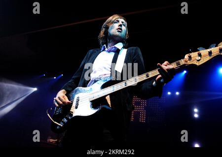 THE KILLERS, YOUNG, HOT FUSS TOUR, 2005: Mark Stoermer, bass player of The Killers, on the NME Tour at Cardiff University, February 6 2005. Photograph: ROB WATKINS.  The Killers are an American rock band formed in Las Vegas in 2001. Known for their energetic sound and hits like 'Mr. Brightside,' they gained fame with their debut album 'Hot Fuss' and have remained influential in indie and alternative rock. Stock Photo