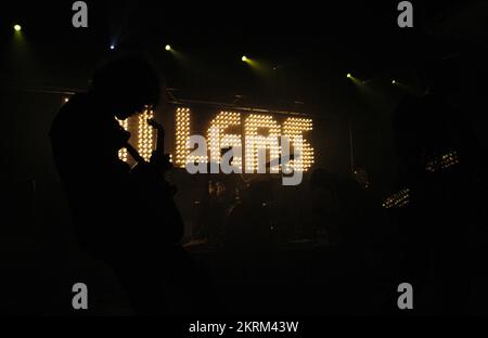 THE KILLERS, YOUNG, HOT FUSS TOUR, 2005: The Killers, on the NME Tour at Cardiff University, February 6 2005. Photograph: ROB WATKINS.  The Killers are an American rock band formed in Las Vegas in 2001. Known for their energetic sound and hits like 'Mr. Brightside,' they gained fame with their debut album 'Hot Fuss' and have remained influential in indie and alternative rock. Stock Photo