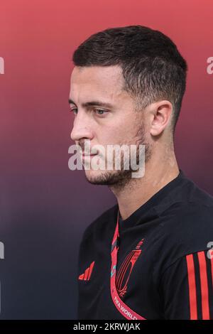 Doha, Qatar. 29th Nov, 2022. Belgium's Eden Hazard arrives for a press conference of the Belgian national soccer team the Red Devils, at the Qatar National Convention Center QNCC, in Doha, State of Qatar, Tuesday 29 November 2022. The Red Devils are preparing for the upcoming game at the FIFA 2022 World Cup in Qatar. BELGA PHOTO BRUNO FAHY Credit: Belga News Agency/Alamy Live News Stock Photo