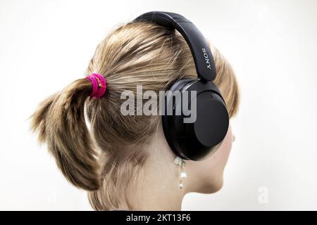ILLUSTRATION - Headphones. Prolonged listening to (loud) music through speakers or headphones and earphones can lead to hearing damage. ANP RAMON VAN FLYMEN netherlands out - belgium out Stock Photo