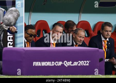 Al-Khor, Qatar.. 29th Nov, 2022. AL KHOR - (lr) Holland assistant trainer Edgar Davids, Holland coach Louis van Gaal, Holland assistant trainer Danny Blind during the FIFA World Cup Qatar 2022 group A match between Netherlands and Qatar at Al Bayt Stadium on November 29, 2022 in Al Khor, Qatar. ANP MAURICE VAN STONE Credit: ANP/Alamy Live News Stock Photo