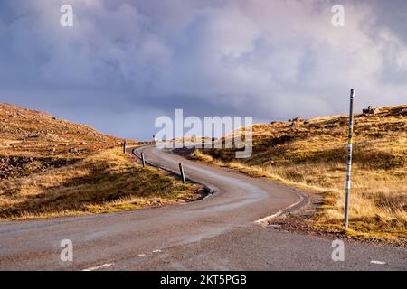 Road through the highlands of Scotland near Applecross Stock Photo
