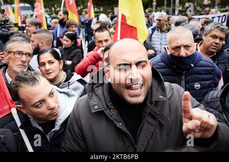 Palermo, Sicily, Italy. 29th Nov, 2022. Hundreds of people demonstrated with the slogan ''Immediate work or the Income cannot be touched'' from the center of Palermo to Palazzo Orleans, seat of the Presidency of the Sicilian Region.The citizens' income is a social welfare system created in Italy in January 2019. The new italian government of Giorgia Meloni intends to abolish it. (Credit Image: © Victoria Herranz/ZUMA Press Wire) Stock Photo