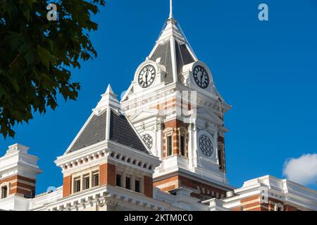 Franklin, Indiana - United States - July 29th, 2022: The Johnson County Courthouse with blue skies and clouds in the background.  Franklin, Indiana. Stock Photo