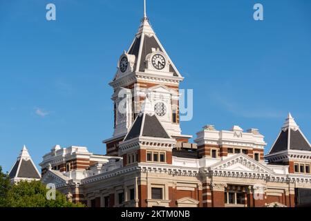 Franklin, Indiana - United States - July 29th, 2022: The Johnson County Courthouse with blue skies and clouds in the background.  Franklin, Indiana. Stock Photo