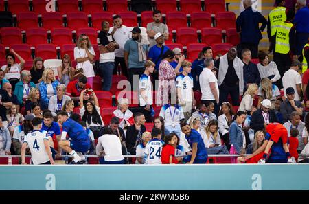 Doha, Qatar. 29th Nov, 2022.  English family block - Declan Rice (England), Torwart Jordan Pickford  (England) Raheem Sterling (England), Callum Wilso Stock Photo