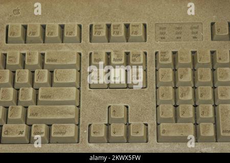 Elementary school computer lab at a public school in the early 2000s ...