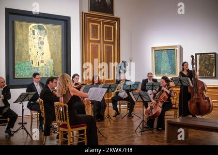 Painting The Kiss by Gustav Klimt music Inside Interior of Schloss Belvedere Palace and museum, Vienna, Austria.   The heart of the Belvedere collecti Stock Photo