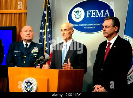 Washington, DC, May 20, 2008   Hurricane Awareness Day at FEMA Headquarters was concluded with a press conference, headed by: (l-r) US Coast Guard, Commandant, Thad Allen; Department of Homeland Security Secretary, Michael Chertoff and FEMA Administrator, R. David Paulison. Barry Bahler/FEMA.. Photographs Relating to Disasters and Emergency Management Programs, Activities, and Officials Stock Photo