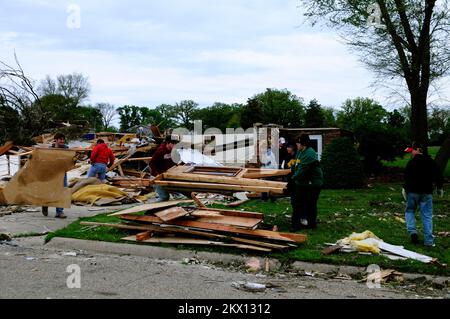Severe Storms, Tornadoes, and Flooding,  Parkersburg, IA, May 28, 2008   The young people in the community of Parkersburg, assist their neighbors, following EF-5 tornado that hit Parkersburg. Barry Bahler/FEMA.. Photographs Relating to Disasters and Emergency Management Programs, Activities, and Officials Stock Photo