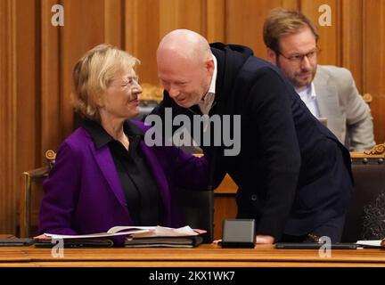 30 November 2022, Hamburg: Michael Westhagemann (non-party), outgoing Senator for Economics and Innovation in Hamburg, hugs the also outgoing Senator Dorothee Stapelfeldt (SPD), Senator for Urban Development and Housing, after his last speech during the session of the Hamburg Parliament in the City Hall. Photo: Marcus Brandt/dpa Stock Photo