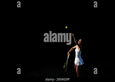 Isabelle Britton in action during the Girls U14's Singles on day eleven of the 2022 Wimbledon Championships at the All England Lawn Tennis and Croquet Club, Wimbledon. Picture date: Friday July 7, 2022. Stock Photo