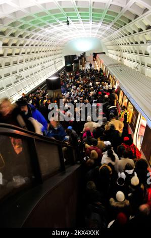 Emergency Planning and Security - Washington, D. C. , Jan. 20, 2009   Inauguration Day Metro rail surge, as over 305,000 riders out of Maryland - had used Metro rail by 9:00 a. m. This is the Federal Center SW stop in downtown D. C. District of Columbia 56th Presidential Inauguration. Photographs Relating to Disasters and Emergency Management Programs, Activities, and Officials Stock Photo