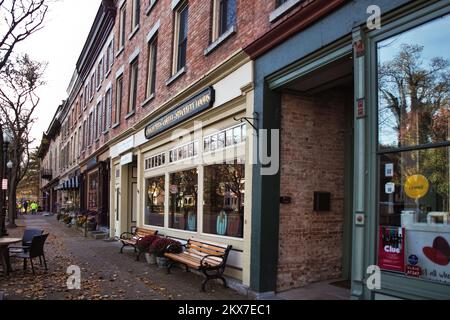 Skaneateles, New York, USA. November 4, 2022. Charming shops and boutiques in the village center of Skaneateles, New York on a quiet autumn morning Stock Photo