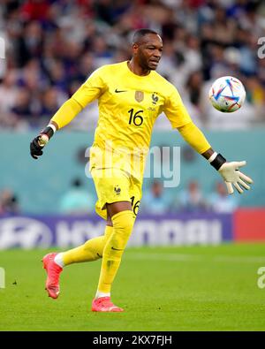 France goalkeeper Steve Mandanda during the FIFA World Cup Group D match at the Education City Stadium in Al Rayyan, Qatar. Picture date: Wednesday November 30, 2022. Stock Photo