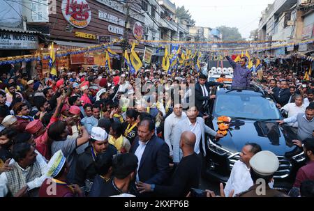 New Delhi, India. 30th Nov, 2022. AAP (Aam Aadmi Party) convenor and Delhi Chief Minister Arivnd Kejriwal seen during his road show election campaign for (MCD) municipal election corporation. Voters are expected to cast their votes for 250 municipal wards in the capital. The Election Commission announced that the election will be held on December 4th and the results will be declared on December 7th, 2022. Credit: SOPA Images Limited/Alamy Live News Stock Photo