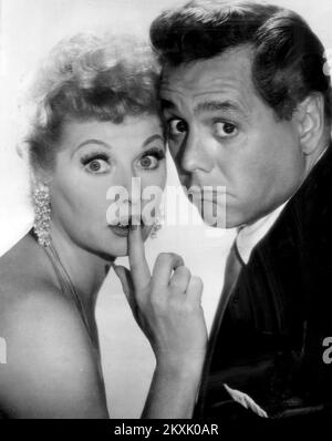 LUCILLE BALL and Desi Arnaz, American film and TV actos i9n their TV show in 1957 Stock Photo