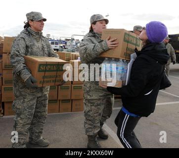 Rockaway, N.Y., Nov. 3, 2012  National Guard members provide water and meals ready to eat at a Point of Distribution (POD) at a local Disaster Recovery Center to residents impacted by Hurricane Sandy. Various agencies, including the Federal Emergency Management Agency, are coordinating relief efforts to deliver recovery assistance.. New York Hurricane Sandy. Photographs Relating to Disasters and Emergency Management Programs, Activities, and Officials Stock Photo