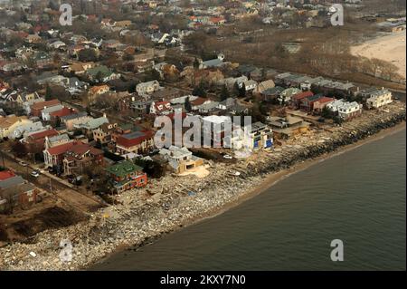 New York, N.Y., Nov. 10, 2012   Damaged houses and debris line the coast seen from an aerial view of the coastline. The damage was caused by the storm surge of Hurricane Sandy. New York, NY, Nov. 10, 2012--Aerial damage of the coastline of New York, NY.    Jcoelyn Augustino/FEMA. Photographs Relating to Disasters and Emergency Management Programs, Activities, and Officials Stock Photo