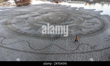 Fallers Draw Aerial photo of sand drawing made by artist Nikola Faller at Drava ...