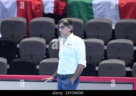 SPLIT, CROATIA - SEPTEMBER 05: Head Coach of Italy Carlo Silipo during the LEN European Water Polo Championships Quarter-finals match between Croatia and Italy at the Spaladium Arena on September 5, 2022 in Split, Croatia Photo: Marko Lukunic/PIXSELL Stock Photo