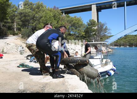 As part of the Blue Adriatic project EMEDEA association in partnership with the Development Agency of the Sibenik-Knin County organized the first ecological action of cleaning the undersea under the Morinje bridge, in Sibenik, Croatia, on September 18, 2022 Photo: Dusko Jaramaz/PIXSELL  Stock Photo