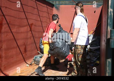 As part of the Blue Adriatic project EMEDEA association in partnership with the Development Agency of the Sibenik-Knin County organized the first ecological action of cleaning the undersea under the Morinje bridge, in Sibenik, Croatia, on September 18, 2022 Photo: Dusko Jaramaz/PIXSELL  Stock Photo