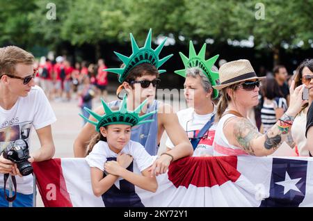 Liberty Island, N.Y., July 4, 2013  Visitors from around the world returned to Liberty Island for the official reopening of the Statue of Liberty. Hurricane Sandy flooded 75%%%%%%%%%%%%%%%% of the island in October 2012 causing major damage to its infrastructure and facilities. The Statue was reopened on July 4th following eight months of extensive repairs. K.C.Wilsey/FEMA. New York Hurricane Sandy. Photographs Relating to Disasters and Emergency Management Programs, Activities, and Officials Stock Photo