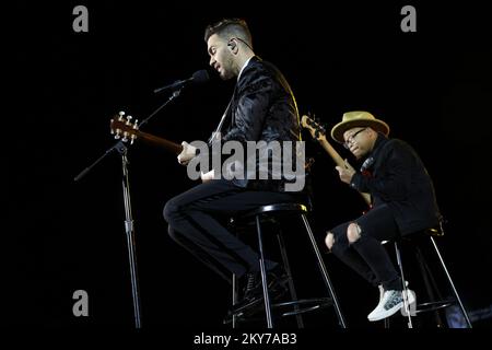 Washington, United States. 30th Nov, 2022. Andy Grammer performs during the 100th National Christmas Tree Lighting Ceremony in Washington, DC, on Wednesday, November 30, 2022. Photo by Ting Shen/UPI Credit: UPI/Alamy Live News Stock Photo