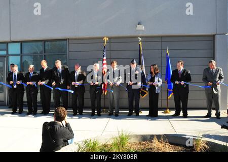 'Kentucky Governor Steve Beshear and Adjutant General, Maj. Gen. Edward W. Tonini assisted with the ribbon cutting for the new Commonwealth Emergency Operations Center in Frankfort, Ky., Oct. 21, 2013. (U.S. Army National Guard photo by Staff Sgt. Scott Raymond)'.. Photographs Relating to Disasters and Emergency Management Programs, Activities, and Officials Stock Photo