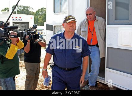 Hurricane Katrina/Hurricane Rita, Baker, LA October 8, 2005 - USCG Vice Admiral Thad Allen, Principal Federal Official for FEMA's Gulf Coast recovery efforts, examined the features of one of the trailers being offered to hurricane evacuees as temporary housing. Stock Photo