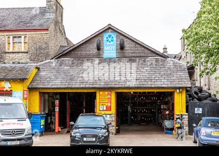 mot testing station, mot testing, tyre centre, Kendal, Kendal town, Cumbria, UK, mot's, mot, tyres, exhausts, brakes, servicing, car service, car mot Stock Photo